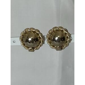 Lovely Vtg Gold Tone Clip On Earrings By Kramer